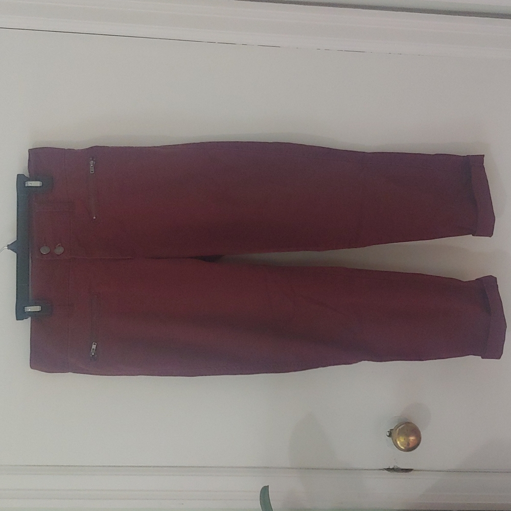 Tinsel Maroon straight leg pants... Size=29